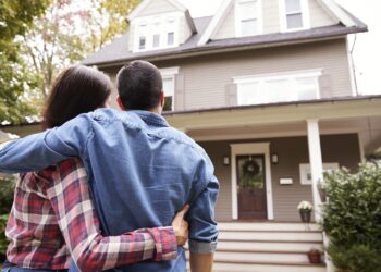 Buying a house? The Ultimate Guide for First-Time Homebuyers