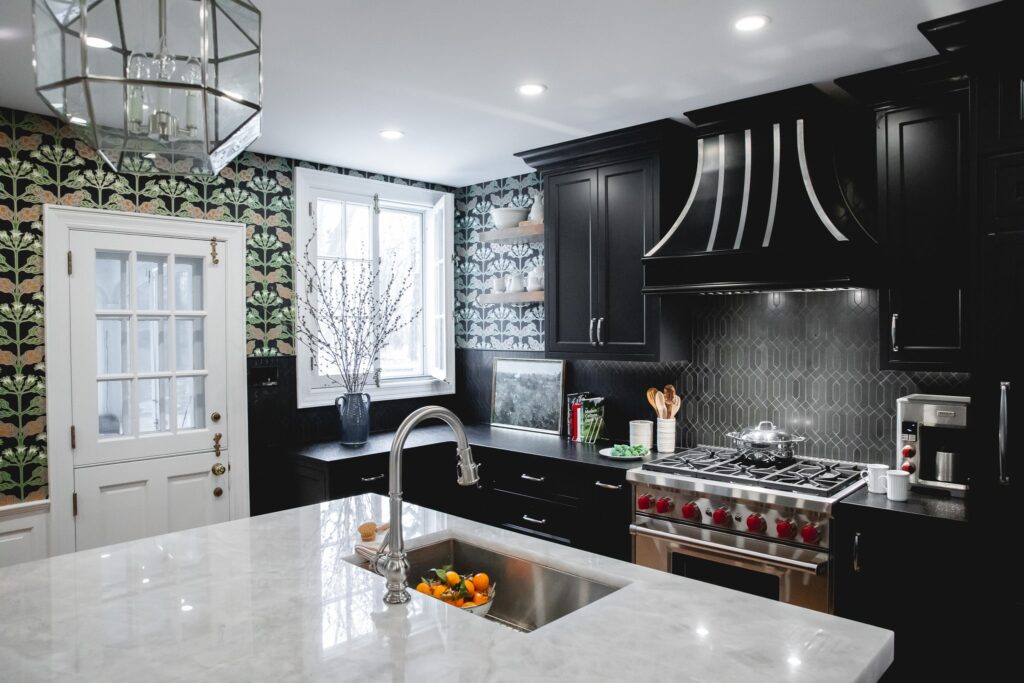 Small-Kitchen-Black-Kitchen-Cabinets8